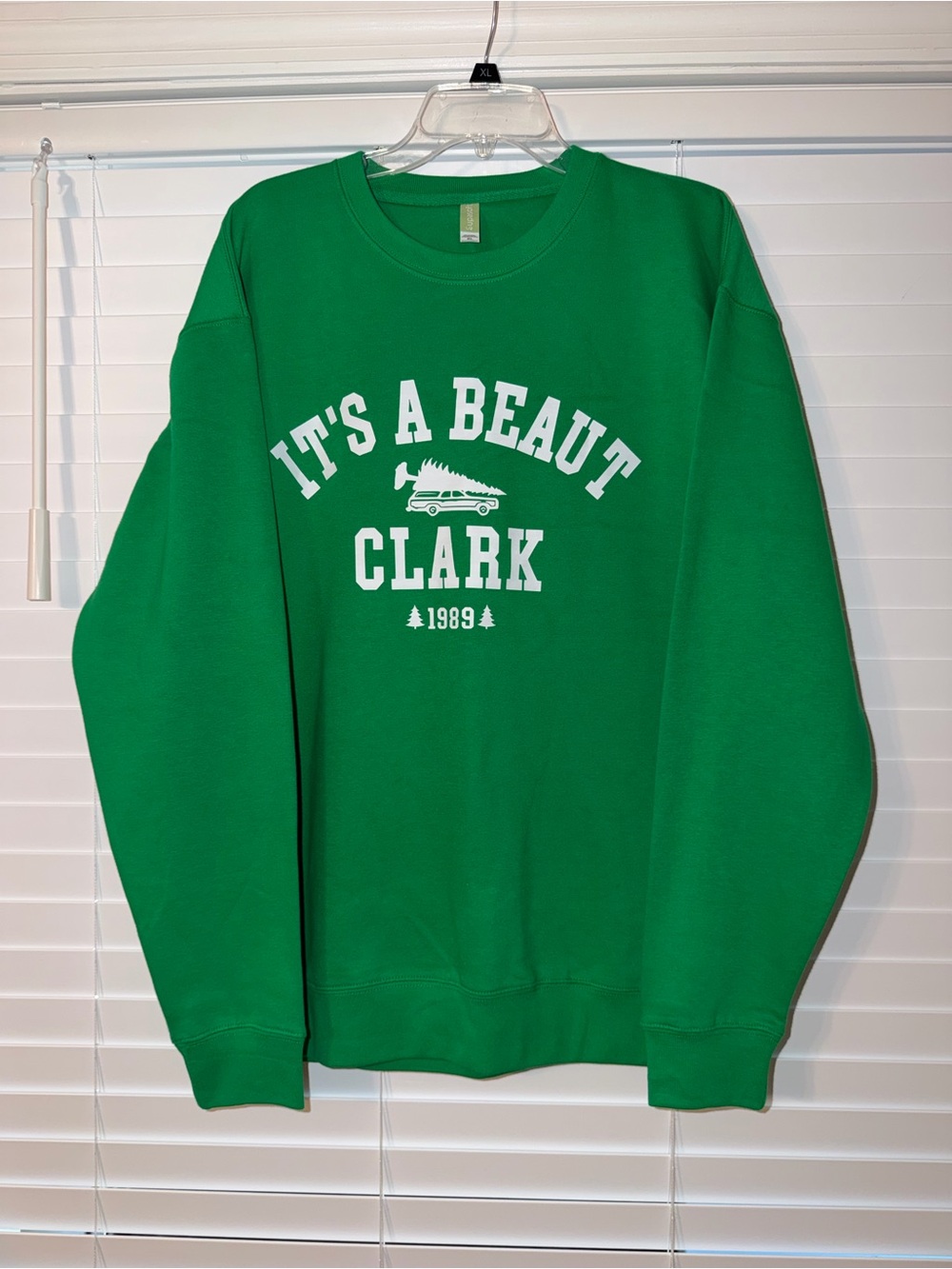 It's a Beaut Clark Sweatshirt Adult XL Christmas Vacation Holiday Clark Griswold